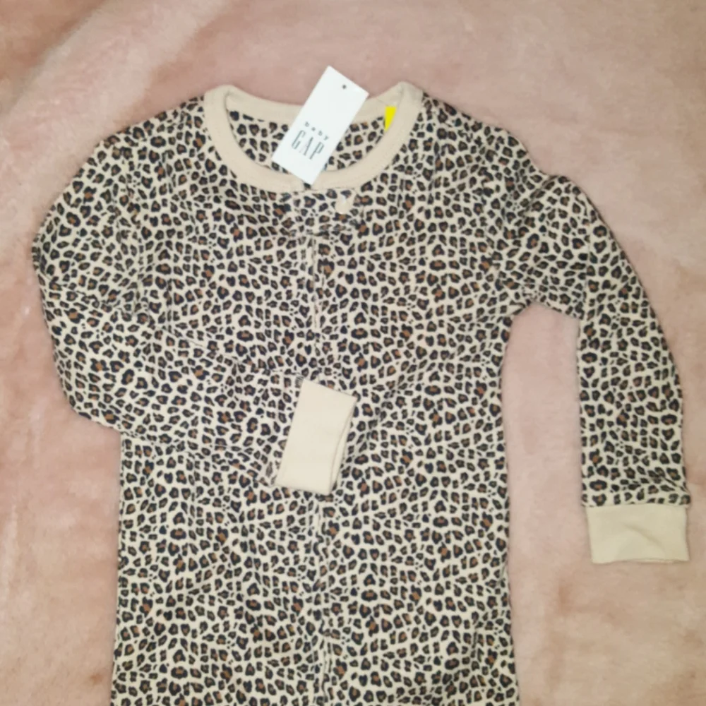 Baby Gap Leopard Print Ribbed Zip‎ Front Sleeper Pajamas 18-24 Months NEW